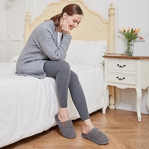 New EverFoams Womens Size 9-10 Gray Fuzzy Slip On Memory Foam House Slippers - Picture 5 of 5